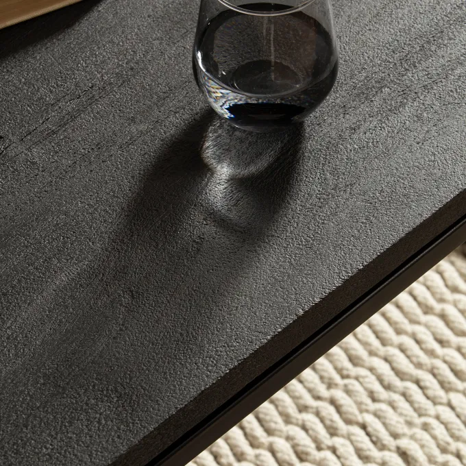 Couchtisch Massivholz schwarz Wohnzimmertisch Metallgestell Industrial Design